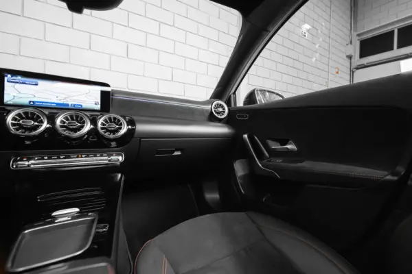 Mercedes-Benz A 180 d AMG Line Aut. 39