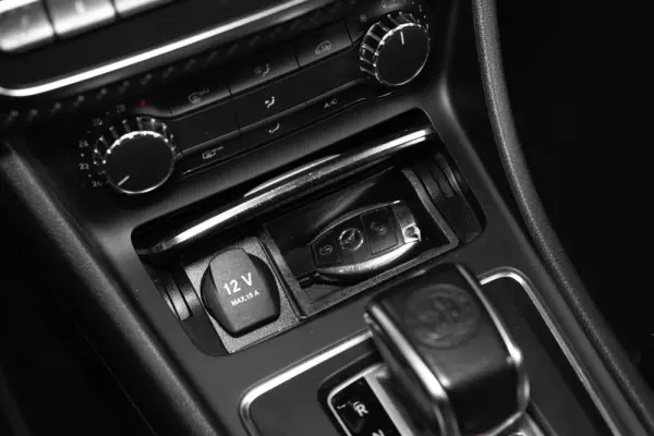 Mercedes-Benz A 45 AMG 4Matic Speedshift 7G-DCT 28
