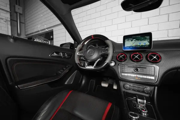 Mercedes-Benz A 45 AMG 4Matic Speedshift 7G-DCT 44