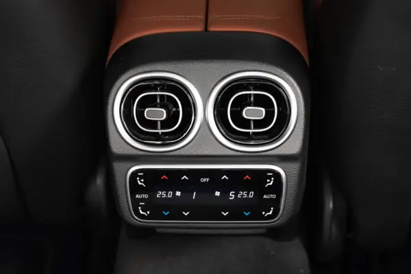 Mercedes-Benz C 300 e 9G-TRONIC AMG Line 43