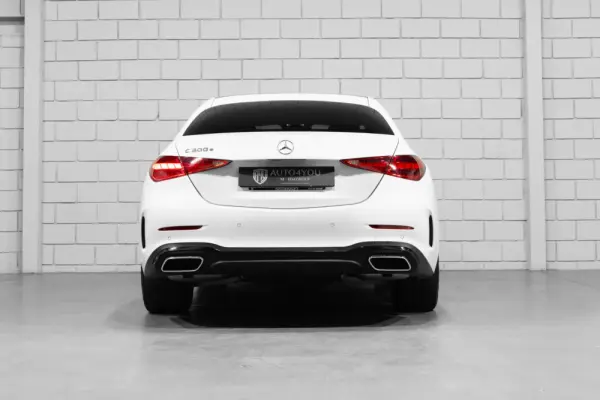 Mercedes-Benz C 300 e 9G-TRONIC AMG Line 52