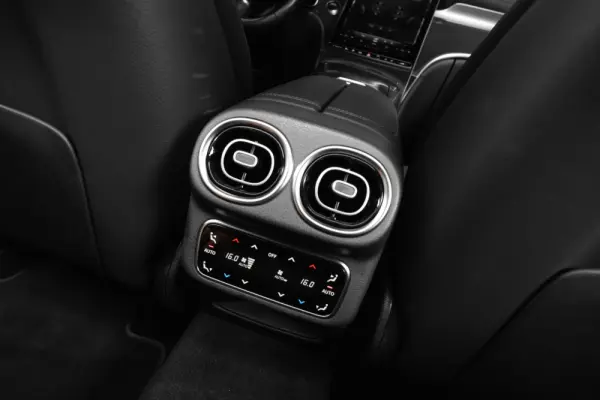Mercedes-Benz GLC 300 e 4Matic 9G-TRONIC Edition AMG Line 46