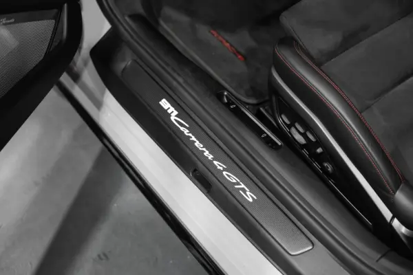 Porsche 911 (992) Carrera 4 GTS PDK 33