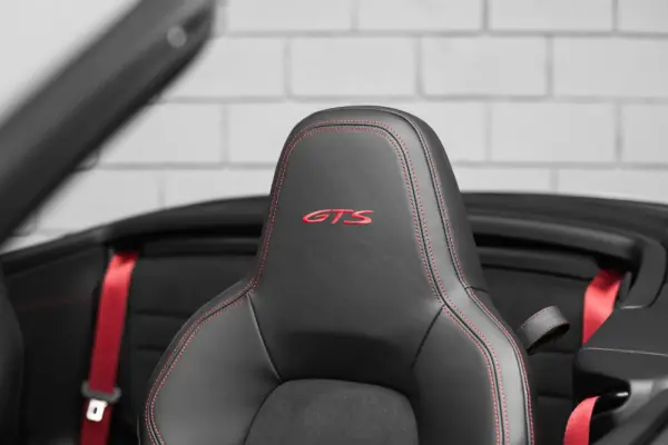 Porsche 911 (992) Carrera 4 GTS PDK 37