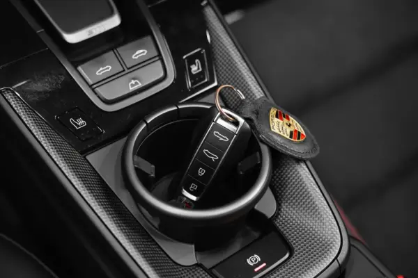 Porsche 911 (992) Carrera 4 GTS PDK 40