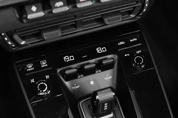 Porsche 911 (992) Carrera 4 GTS PDK 43