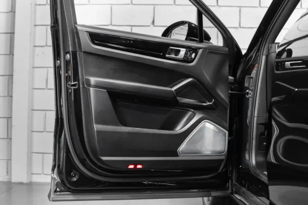 Porsche Cayenne Coupé E-Hybrid 11
