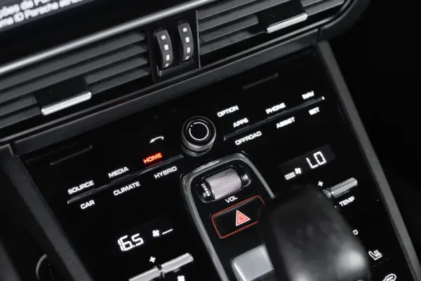 Porsche Cayenne Coupé E-Hybrid 32