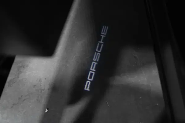 Porsche Cayenne Coupé E-Hybrid 36