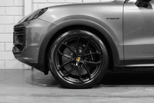 Porsche Cayenne Coupé Turbo E-Hybrid Pacote GT 17