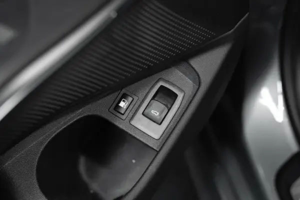 BMW 320 e Touring Pack Desportivo M Auto 26