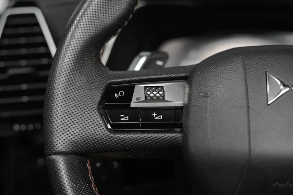 DS DS7 Crossback E-Tense Performance Line EAT8 9