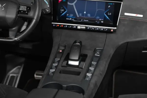 DS DS7 Crossback E-Tense Performance Line EAT8 26