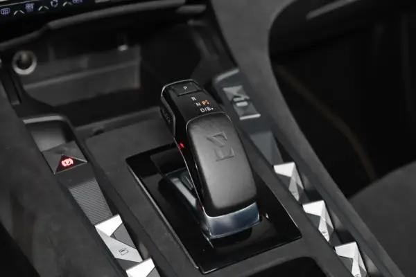 DS DS7 Crossback E-Tense Performance Line EAT8 31