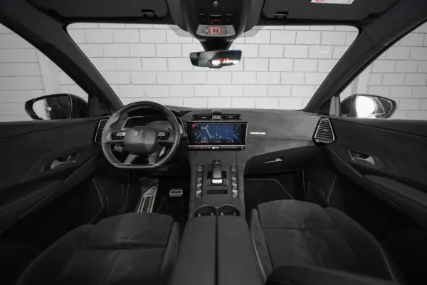 DS DS7 Crossback E-Tense Performance Line EAT8 37