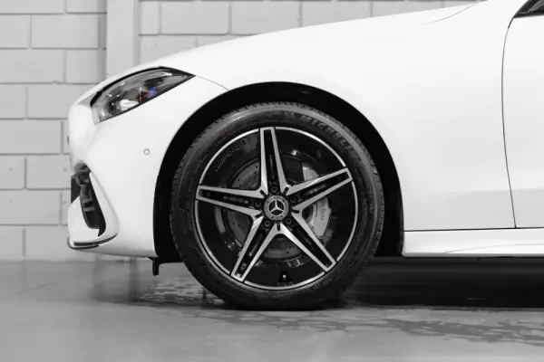 Mercedes-Benz C 300 e AMG Line 21