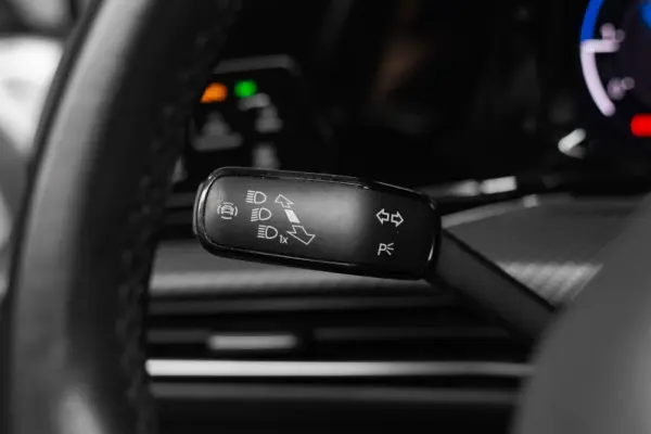 Volkswagen Golf Variant 2.0 TDi R-Line DSG 9
