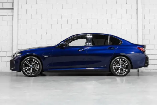 BMW 320 e Pack M Auto 3