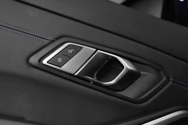 BMW 320 e Pack M Auto 33