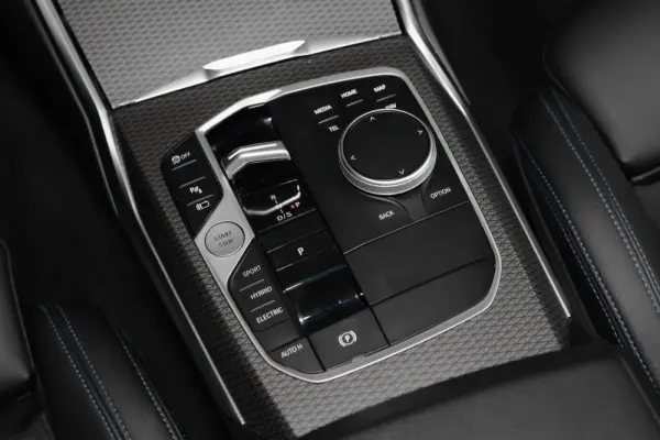 BMW 320 e Pack M Auto 41