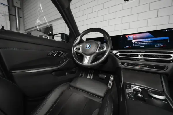 BMW 320 e Pack M Auto 43