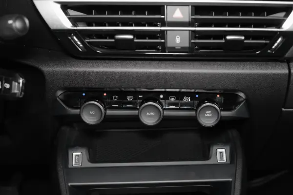 Citroen C4 X 1.2 PureTech Plus EAT8 33