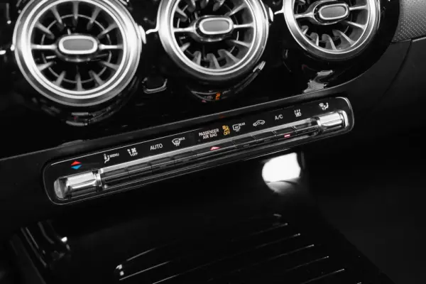 Mercedes-Benz CLA 250 e Shooting Brake AMG Line 30