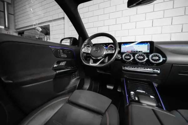 Mercedes-Benz GLA 250 e 8G-DCT AMG Line 38