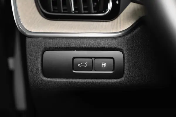Volvo XC 60 2.0 T6 PHEV Black Edition 30