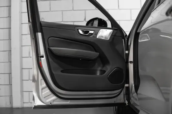 Volvo XC 60 2.0 T6 PHEV Black Edition 25