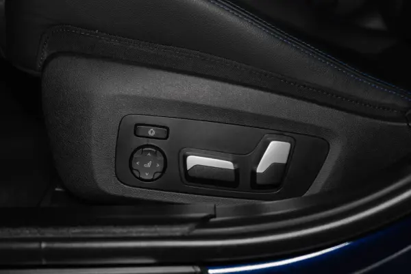 BMW 330 e Pack Desportivo M Auto 29
