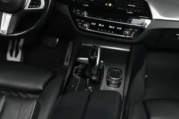 BMW 520 d Pack Desportivo M Auto 27