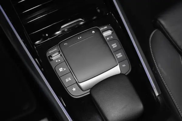 Mercedes-Benz GLA 250 e 8G-DCT AMG Line 36