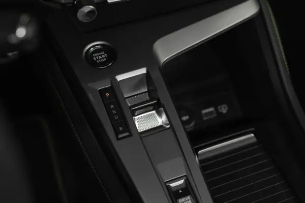Peugeot 408 1.6 Hybrid GT e-EAT8 32
