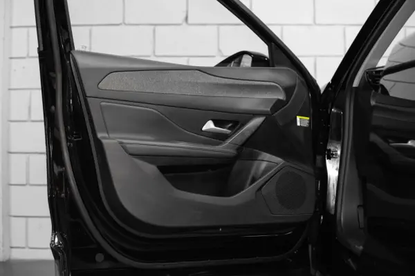 Peugeot 408 1.6 Hybrid Allure e-EAT8 24