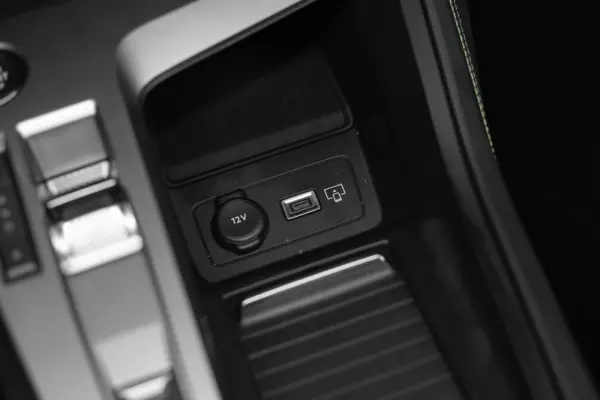 Peugeot 408 1.6 Hybrid GT e-EAT8 34