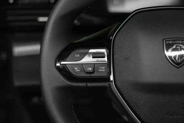Peugeot 408 1.6 Hybrid GT e-EAT8 6