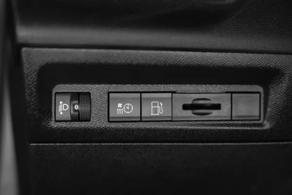 Peugeot 408 1.6 Hybrid Allure e-EAT8 21