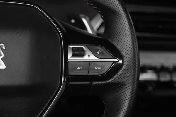 Peugeot 3008 1.6 Hybrid GT e-EAT8 7