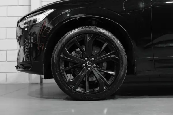 Volvo XC 60 2.0 T6 PHEV Black Edition 19