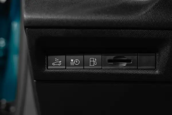 Peugeot 408 1.6 Hybrid GT e-EAT8 29