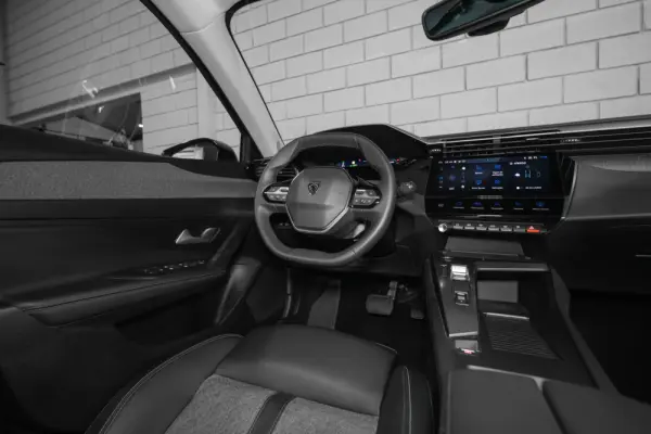 Peugeot 408 1.6 Hybrid Allure e-EAT8 5