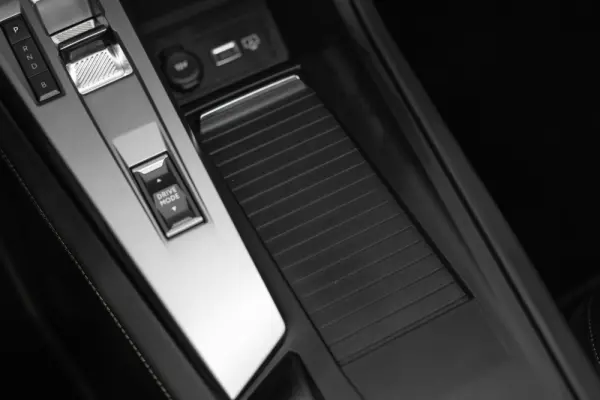 Peugeot 408 1.6 Hybrid GT e-EAT8 36