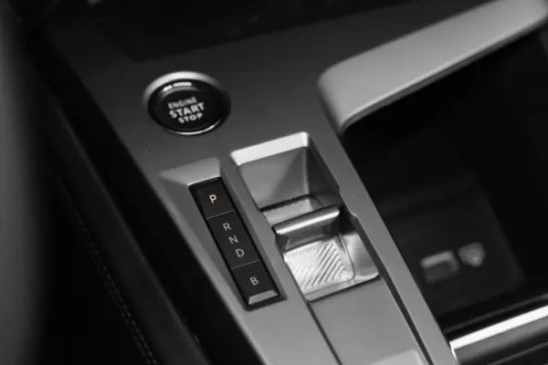 Peugeot 408 1.6 Hybrid Allure e-EAT8 23