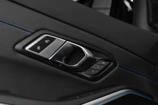 BMW 330 e Pack Desportivo M Auto 27