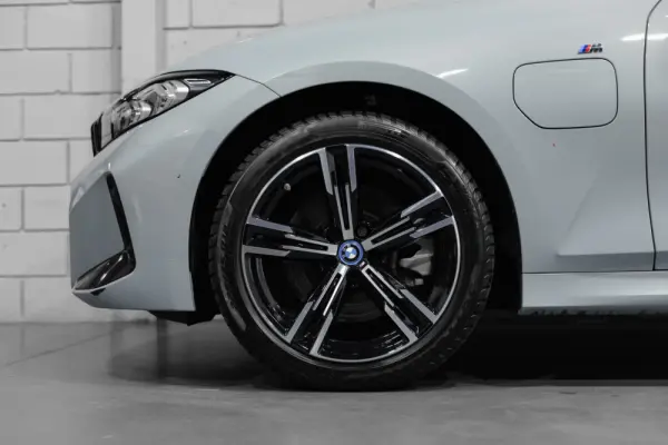 BMW 330 e Pack M Auto 5