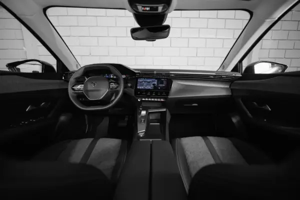 Peugeot 408 1.6 Hybrid Allure e-EAT8 27