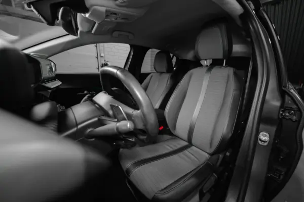 Peugeot 208 1.2 PureTech Allure Pack EAT8 11