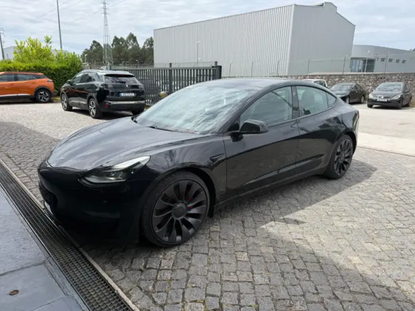 Tesla Model 3 Performance 13