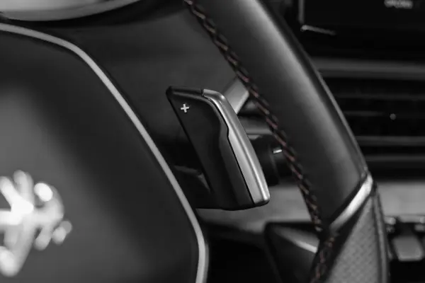 Peugeot 3008 1.6 Hybrid GT e-EAT8 9